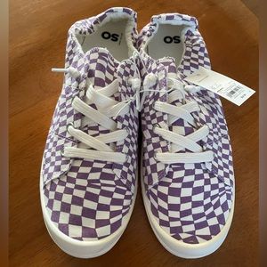 So Redwood Woman’s sneakers